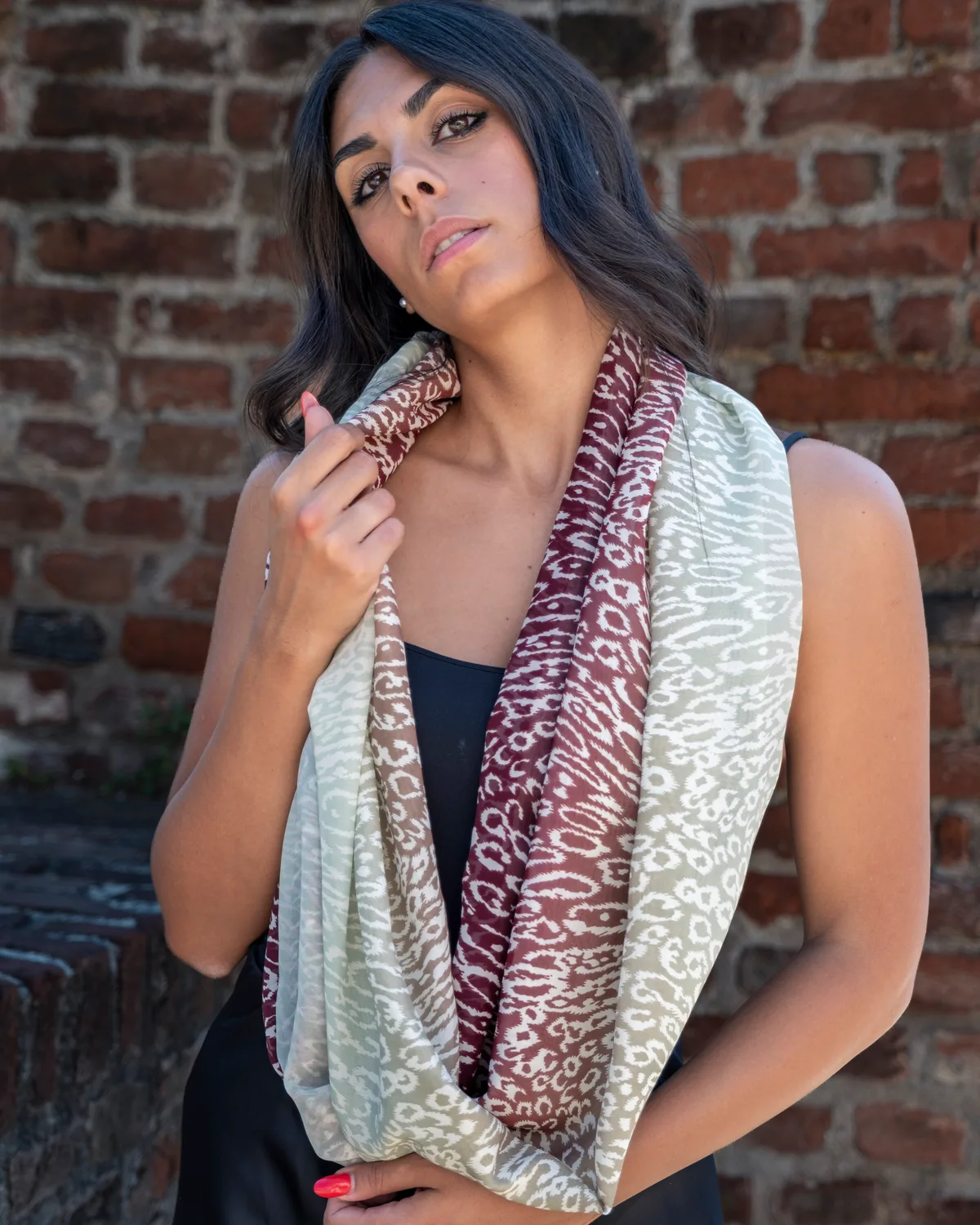 Ghepardo — Foulard in seta, fantasia animalier, primo piano — La Corte dei Foulard, DelixGo