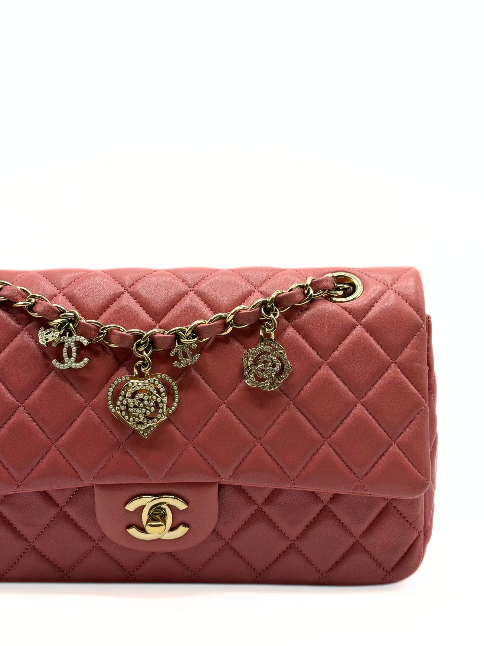 CHANEL Limited Edition Medium Valentine Charm Single Flap Bag — DelixGo Luxury Bags, dettaglio