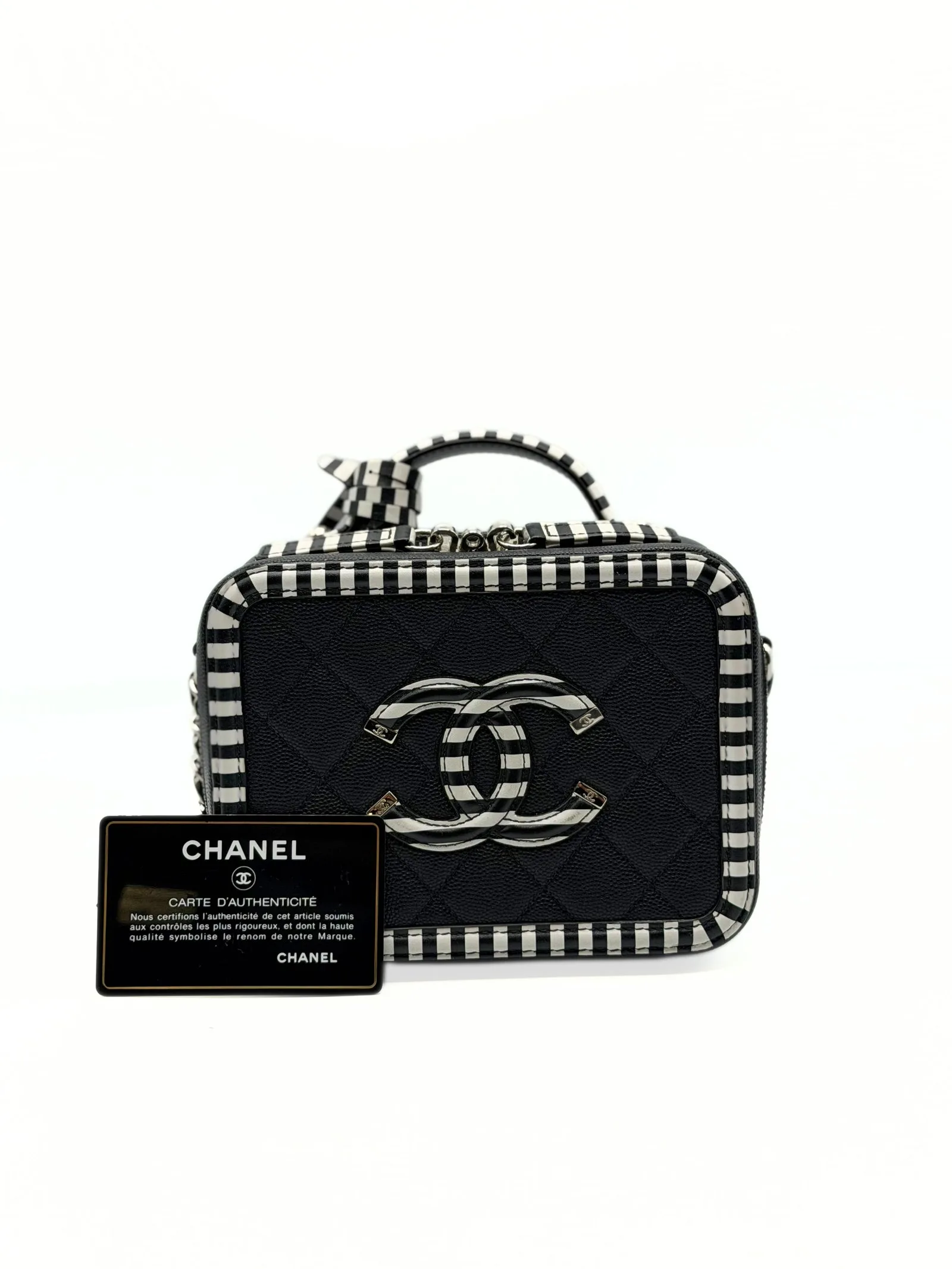 CHANEL CC Filigree Vanity Case Small Black Quilted Caviar with Black & White Stripes — DelixGo Luxury Bags, dettaglio