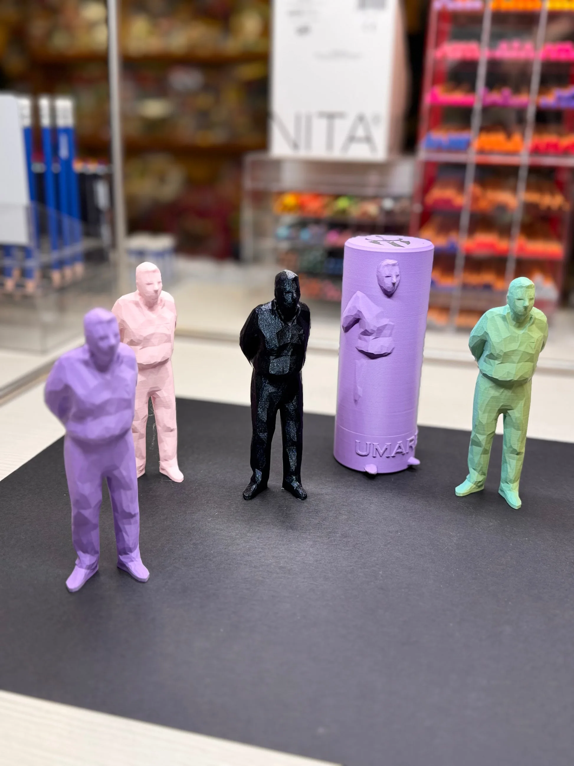 Umarell 3D, l'osservatore ufficiale dei tuoi lavori — 3D DELIXGO STUDIO